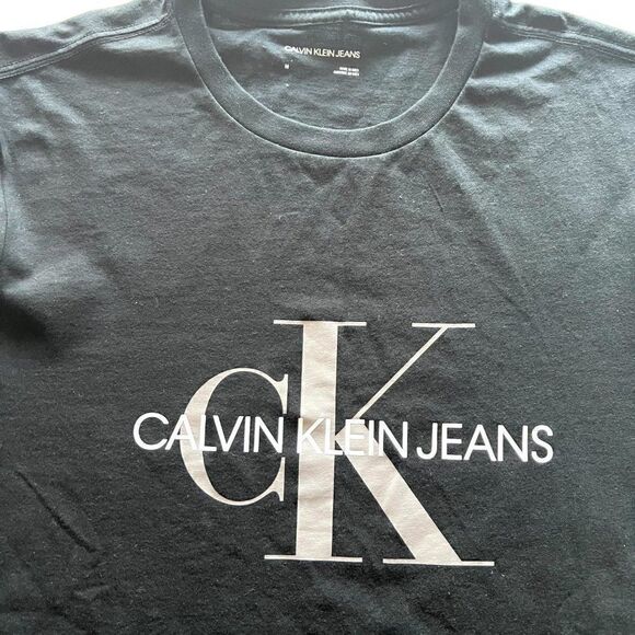 Calvin Klein Graphic Tee - Size: M - Picture 3 of 5